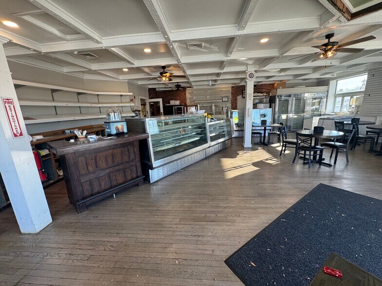 More Photos Of 503 Lake Ave, Saint James Freestanding For Sale