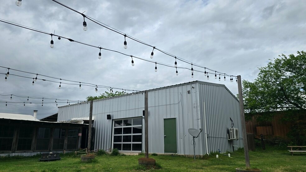 More Photos Of 4021 Acton Hwy, Granbury General Retail For Lease