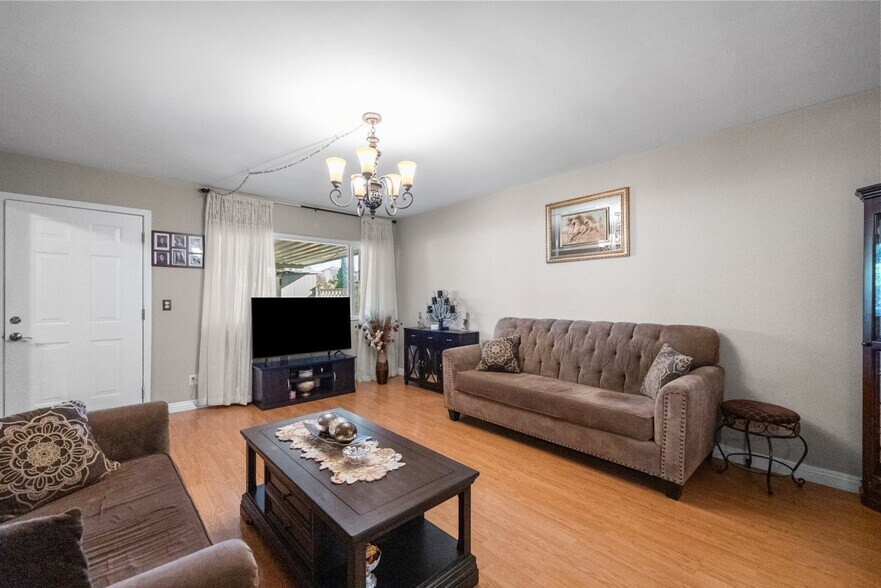 More Photos Of 6661 Wilkinson Ave, North Hollywood Apartments For Sale