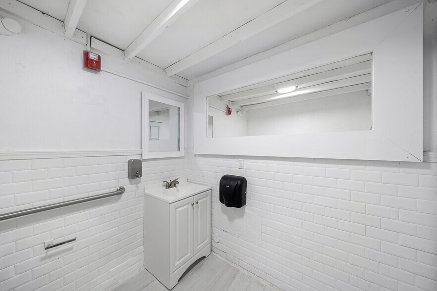 More Photos Of 1400 20th St, Miami Beach Storefront Retail Office For Lease