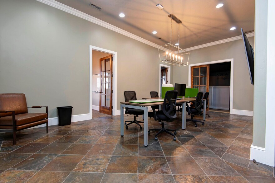 More Photos Of 1531 E Bradford Pky, Springfield Medical For Sale