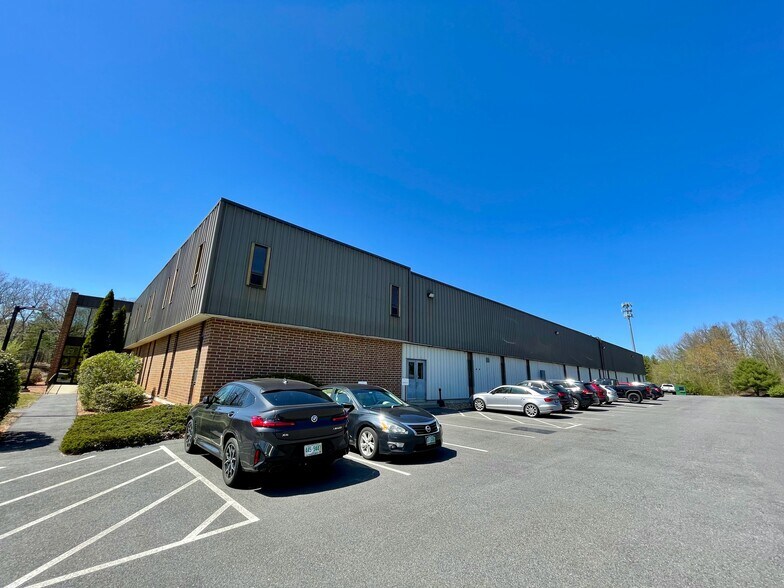 More Photos Of 60 Pulpit Rock Rd, Pelham Manufacturing For Lease