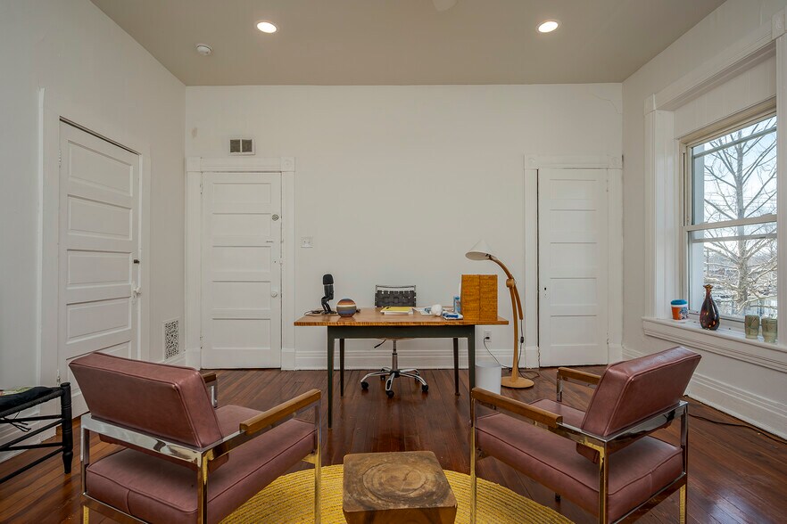 More Photos Of 199 E Loudon Ave, Lexington Office Residential For Sale