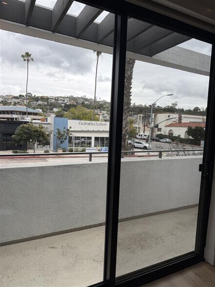 More Photos Of 7606 Girard Ave, La Jolla Apartments For Sale