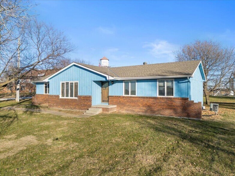 More Photos Of 21551 270th St, Mc Clelland Office For Sale