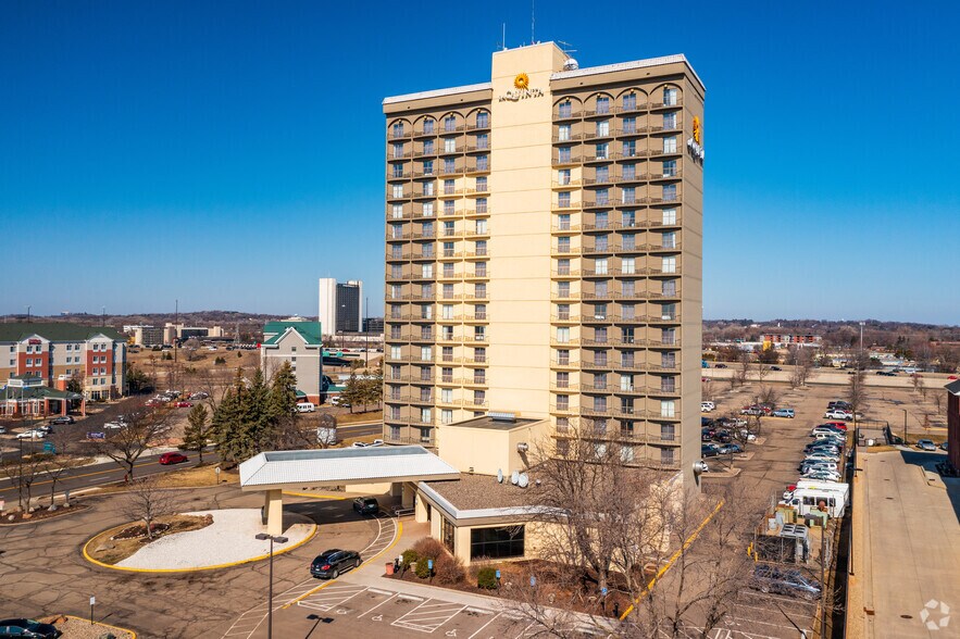 More Photos Of 5151 W American Blvd, Bloomington Hotel For Sale