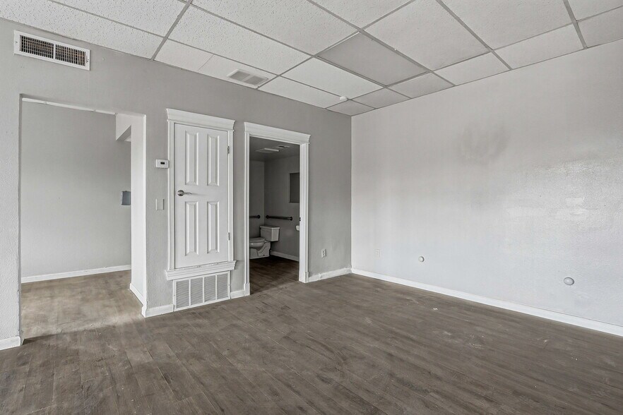 More Photos Of 201 Vinton Rd, Anthony Freestanding For Lease