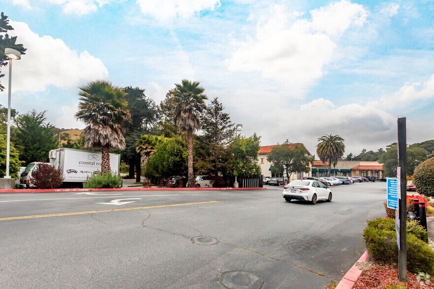 More Photos Of 451-465 Canyon del Rey Blvd, Del Rey Oaks Unknown For Lease