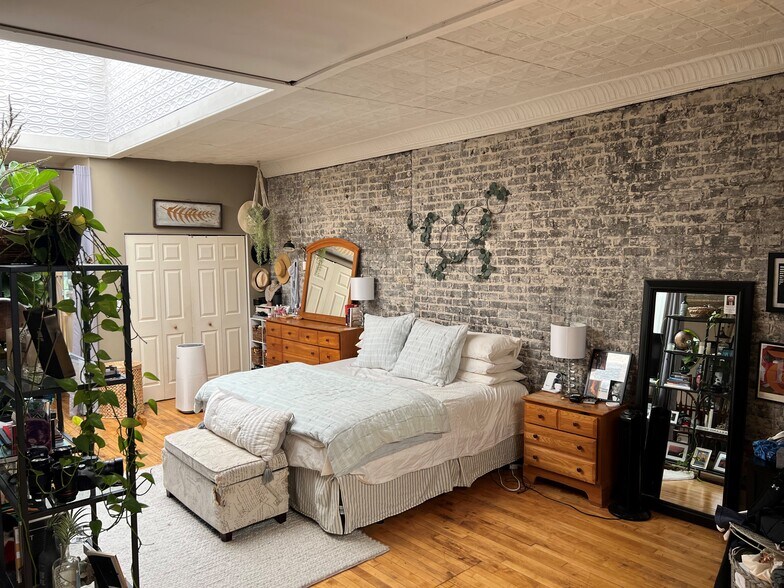 More Photos Of 1259 N milwaukee Ave, Chicago General Retail For Sale