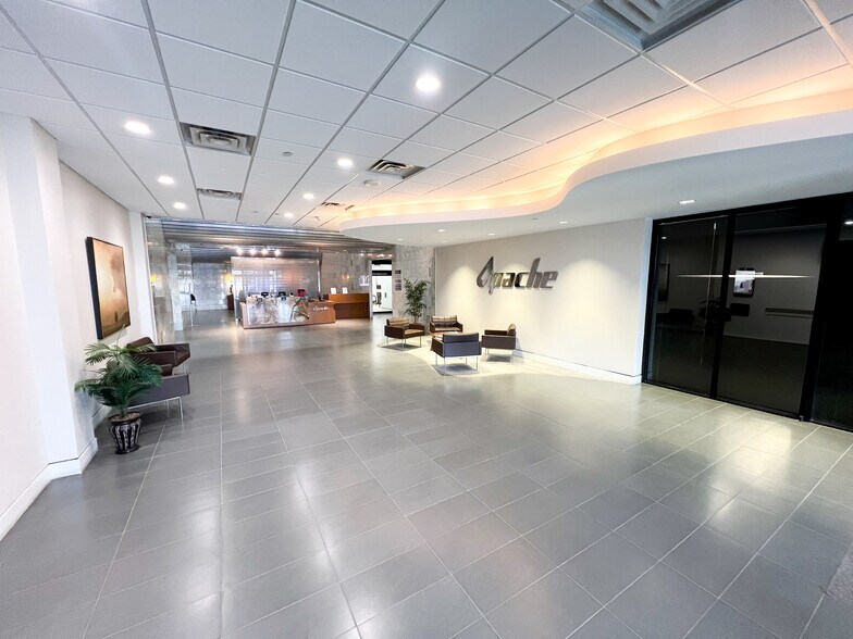 More Photos Of 303 Veterans Airpark Ln, Midland Office For Lease