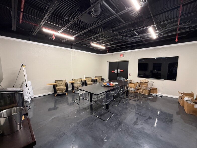 More Photos Of 2 US Highway 17 92 N, Haines City Showroom For Sale