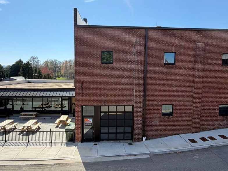 More Photos Of 201 S Court Street, Maryville General Retail For Lease