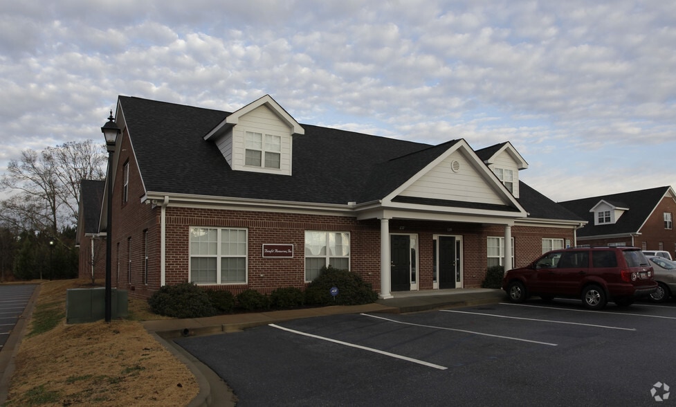 More Photos Of 137-139 Commons Way, Greenville Office For Lease