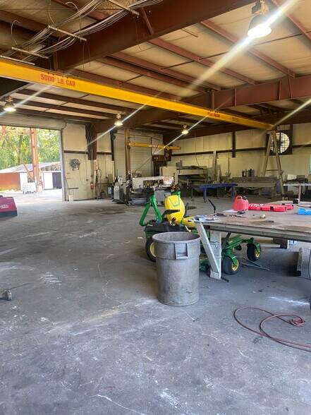 More Photos Of 3051 Faye Rd, Jacksonville Warehouse For Lease