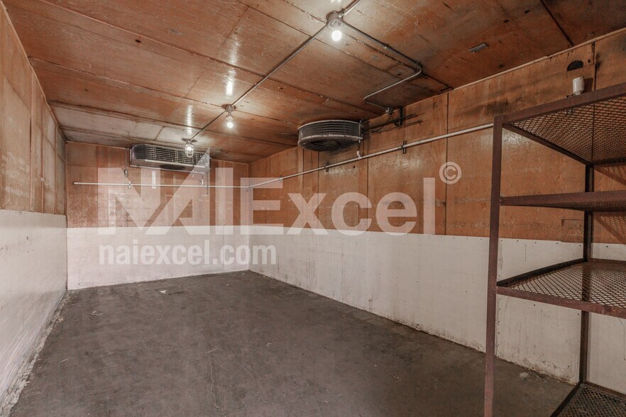 More Photos Of 677 N Bluff St, St George General Retail For Lease
