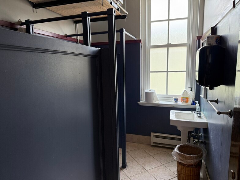 More Photos Of 27 Main St, Kingston Bank For Sale