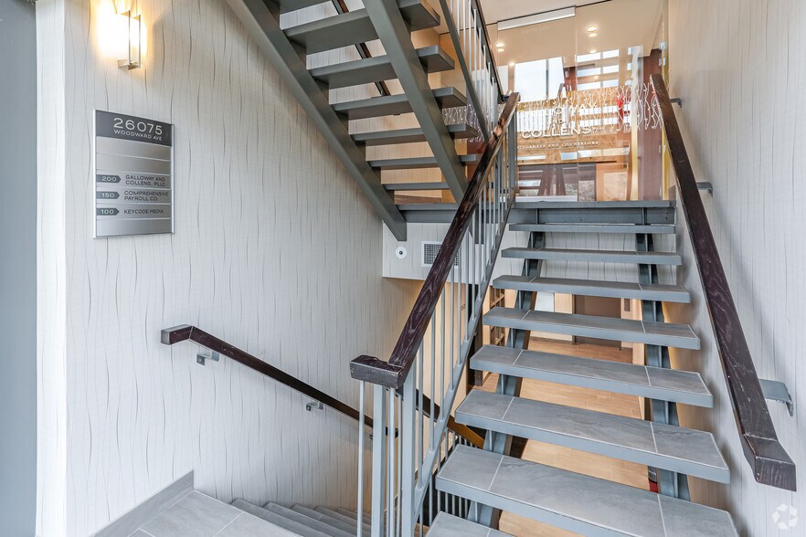 More Photos Of 26075 Woodward Ave, Huntington Woods Office For Lease