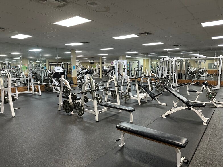 More Photos Of 106 Bowling Ln, Dublin Flex For Sale