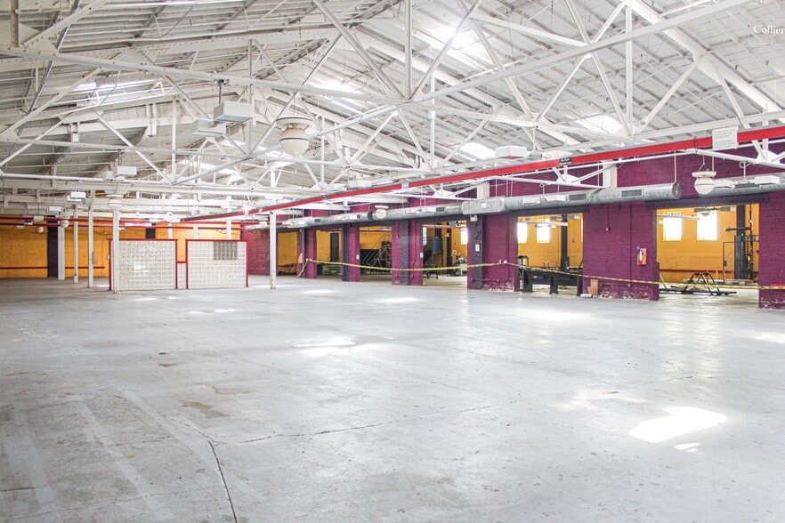 More Photos Of 100 Keystone Dr, Carnegie Warehouse For Lease