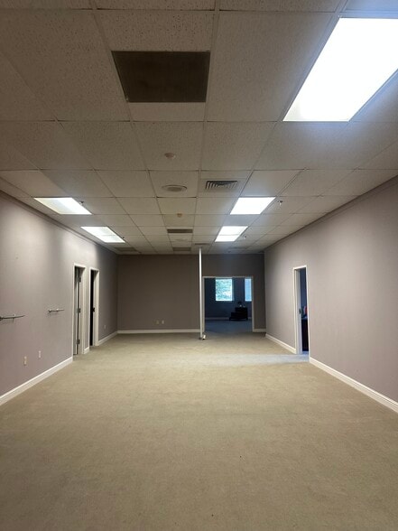 More Photos Of 301 Robey St, Franklin Warehouse For Lease