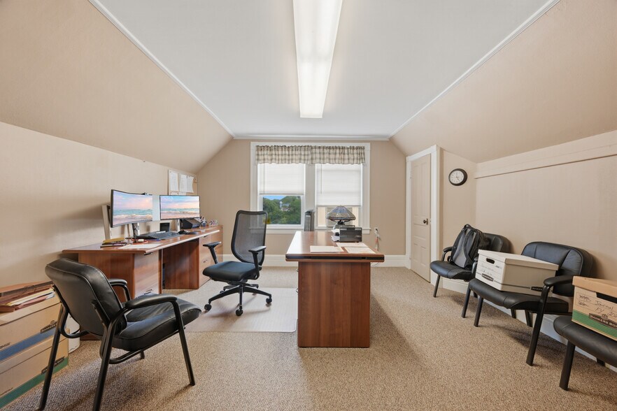More Photos Of 1 Sylvandale Rd, Lisbon Office For Sale