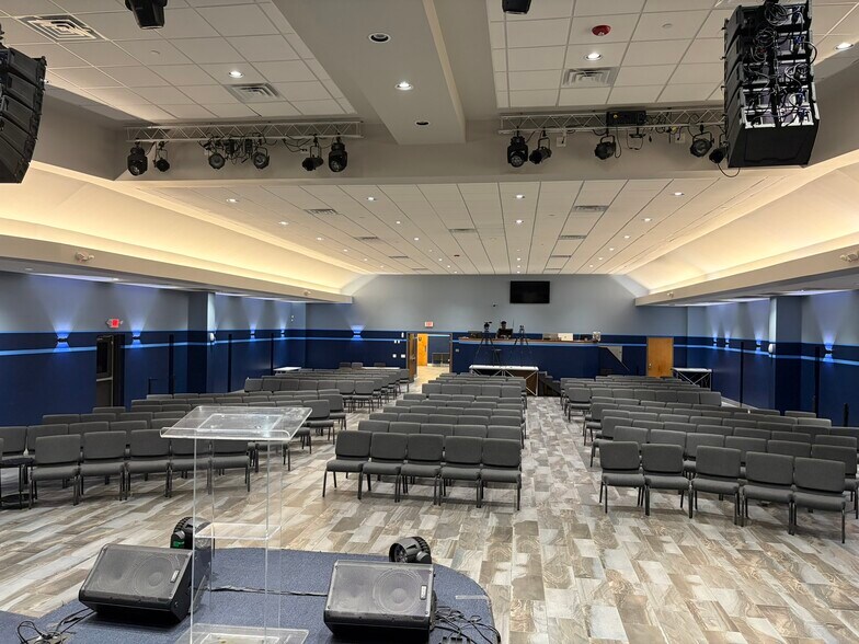More Photos Of 12204 Sharpview Dr, Houston Religious Facility For Lease