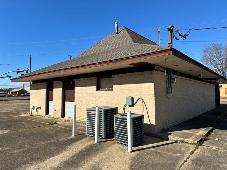 More Photos Of 1900 Main St, Columbus Office For Sale