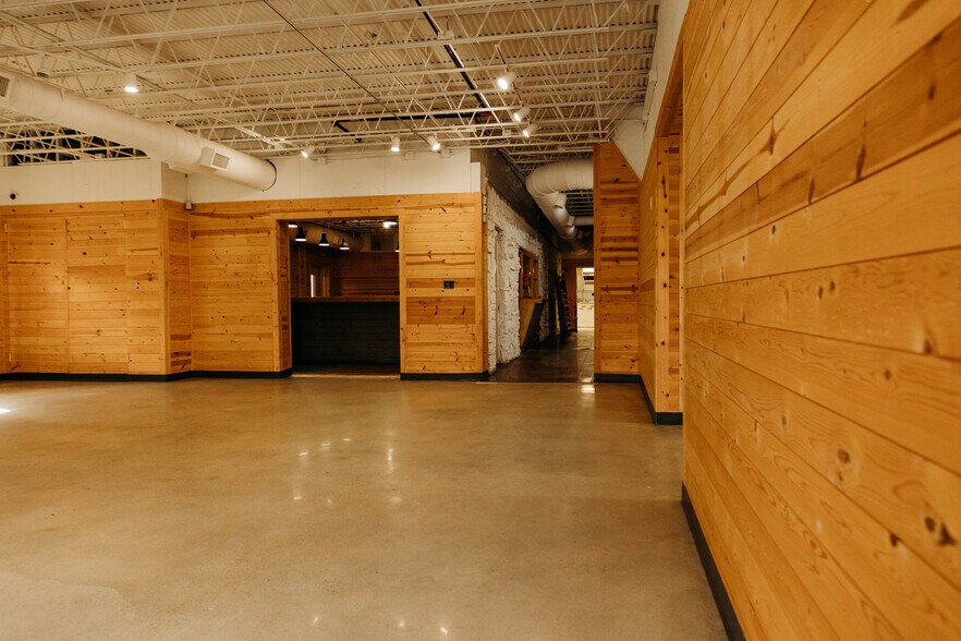 More Photos Of 817 Interstate Dr, Manchester Freestanding For Sale