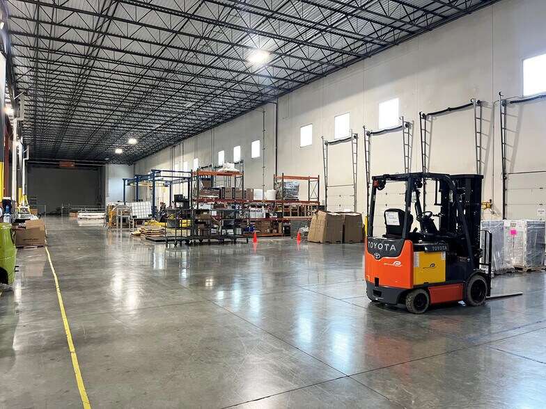 More Photos Of 540 Frontenac Ct, Naperville Warehouse For Lease