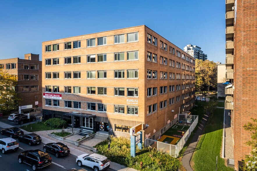 Primary Photo Of , Montréal Office For Sale