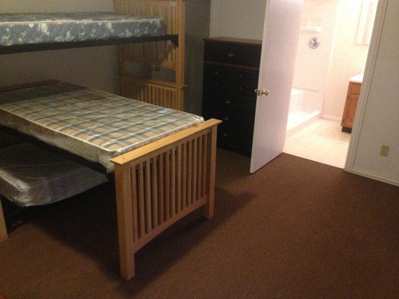 More Photos Of 137 E Washington St, Shelbyville Lodge Meeting Hall For Sale