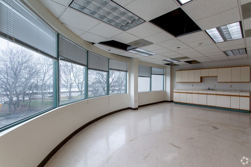 More Photos Of 300 Ocean Ave, Revere Medical For Lease