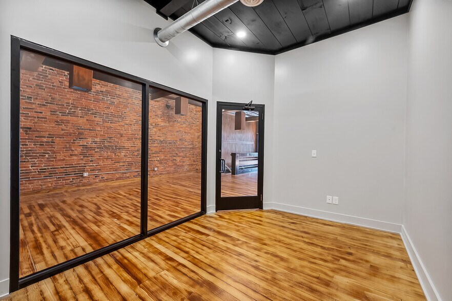 More Photos Of 33 N Sandusky St, Delaware Storefront Retail Office For Lease