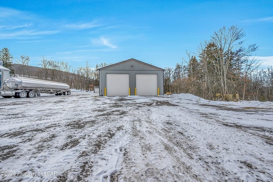 More Photos Of 7147 Blue Ridge Trl, Mountain Top Industrial For Lease