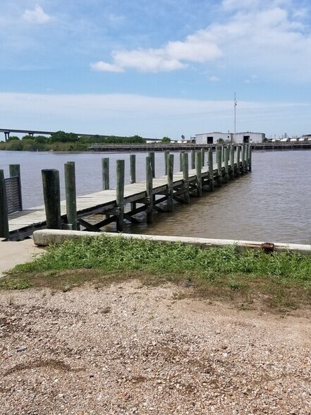 More Photos Of 300 E Brazos St, Freeport Warehouse For Sale