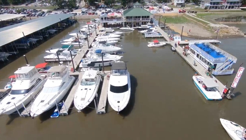 More Photos Of 215 W Water St, Grafton Marina For Sale