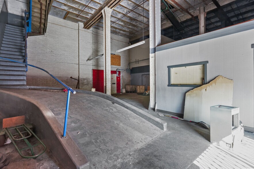 More Photos Of 431 Harris Ave, Providence Warehouse For Sale