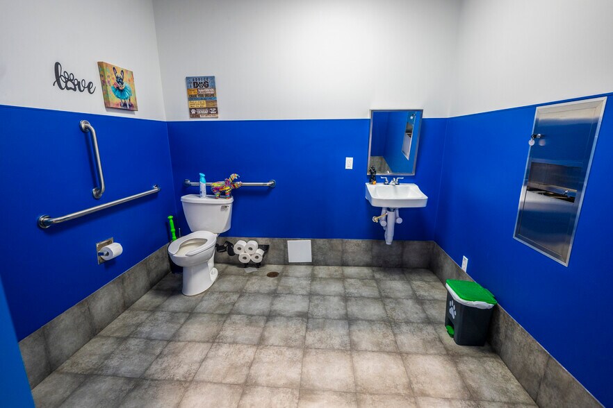 More Photos Of 5149 Powerline Rd, Fort Lauderdale Storefront For Lease