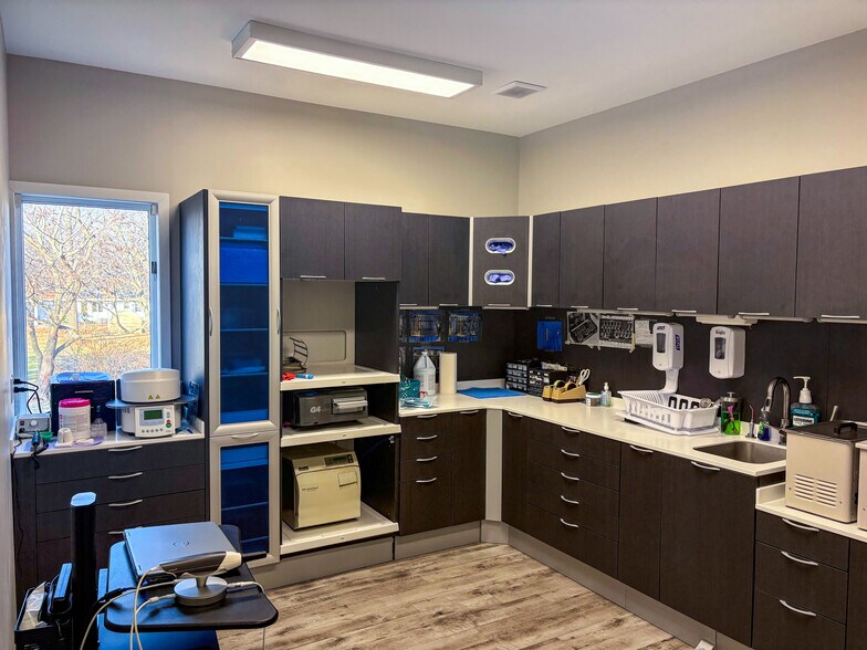 More Photos Of 10800 E 77th Ter, Raytown Medical For Sale