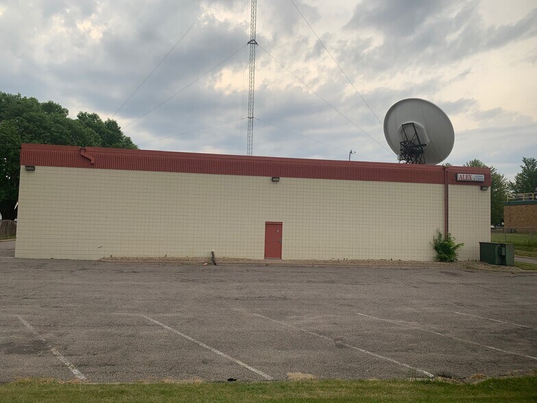 More Photos Of 4211 Rhode Island Ave N, New Hope Freestanding For Lease