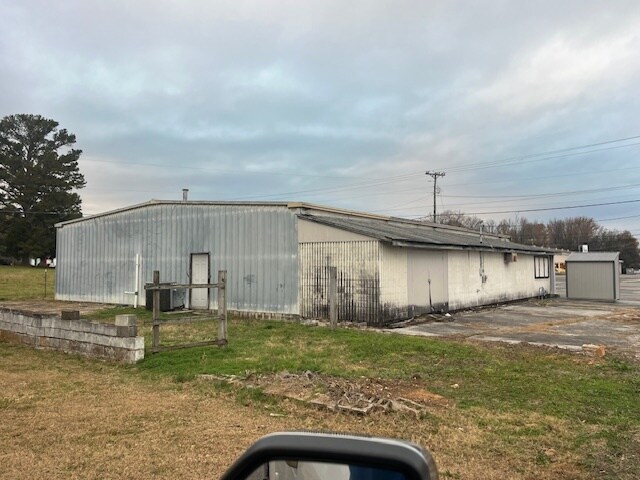 More Photos Of 14888 Court St, Moulton General Retail For Sale