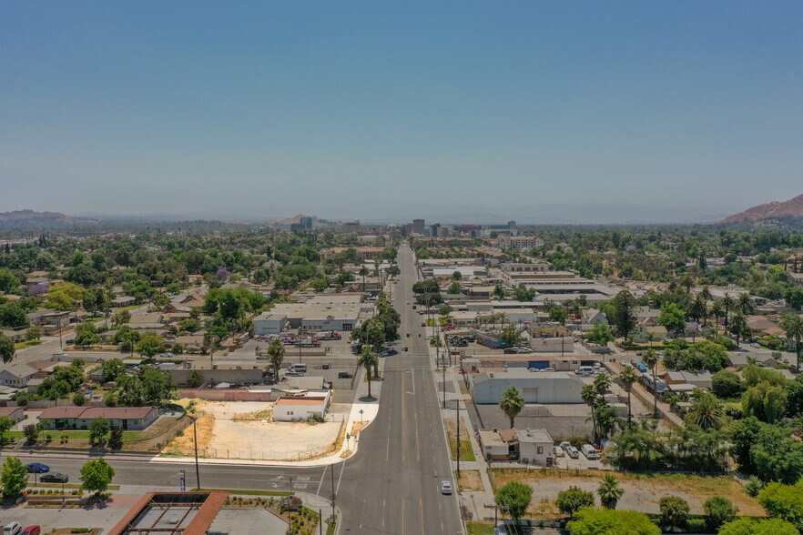 More Photos Of 2350 N Main St, Riverside Freestanding For Sale