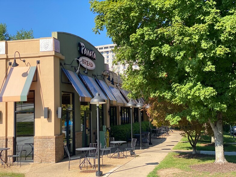 More Photos Of 2407 Green Mountain Dr, Branson Restaurant For Sale