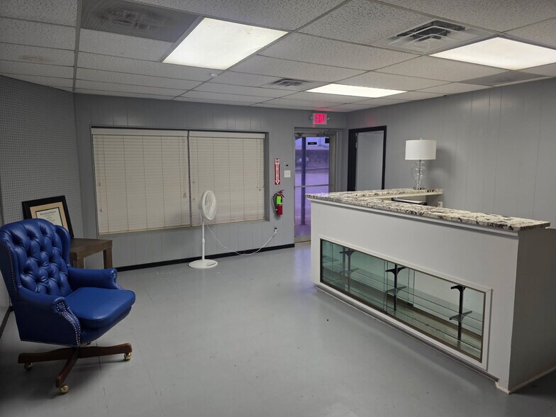 More Photos Of 201 W Front St, Sealy Light Distribution For Sale