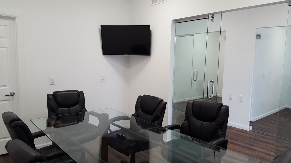 More Photos Of 1689 E Main St, Columbus Office Residential For Lease