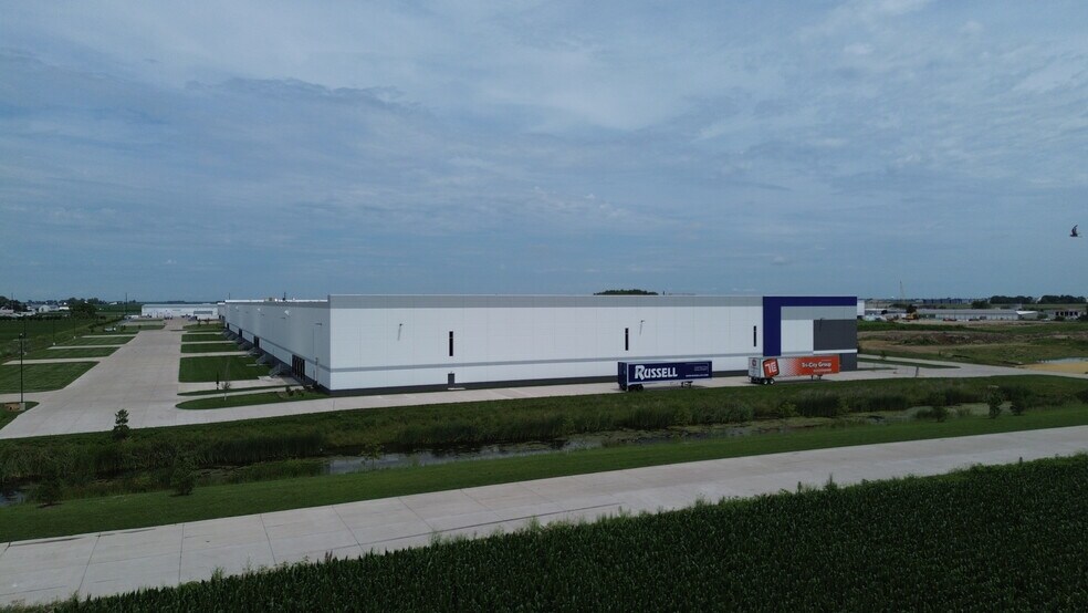More Photos Of 8730 Northwest Blvd, Davenport Industrial For Sale