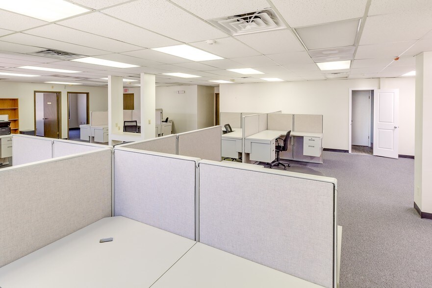 More Photos Of 5018 Spring Park Rd, Jacksonville Office For Lease