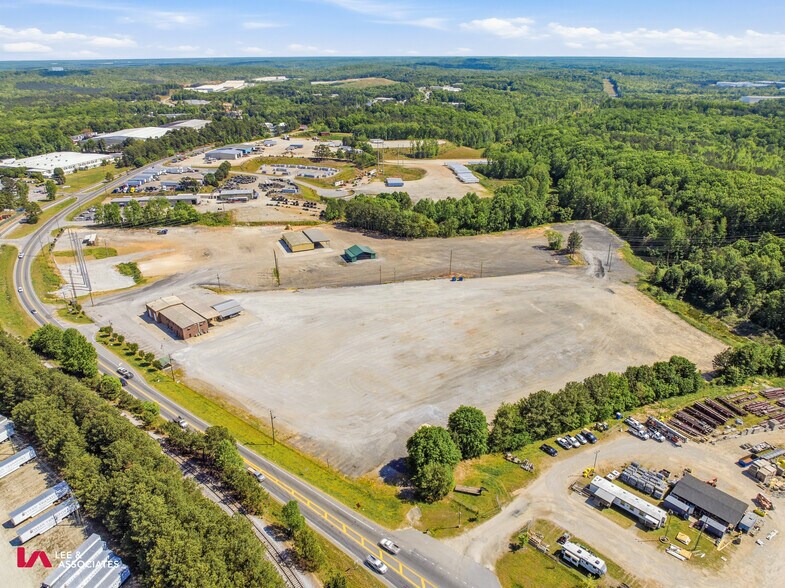 More Photos Of 1364 Candler Rd, Gainesville Truck Terminal For Lease
