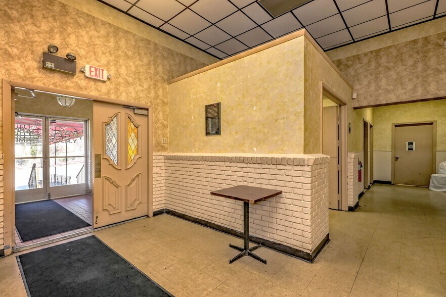 More Photos Of 560 Woodward Ave, New Haven Flex For Sale