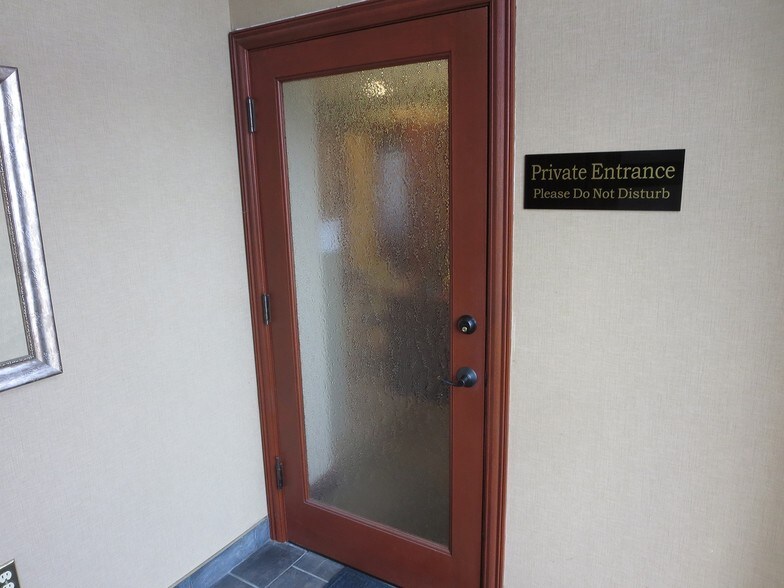 More Photos Of 9115 Leesgate Rd, Louisville Medical For Lease
